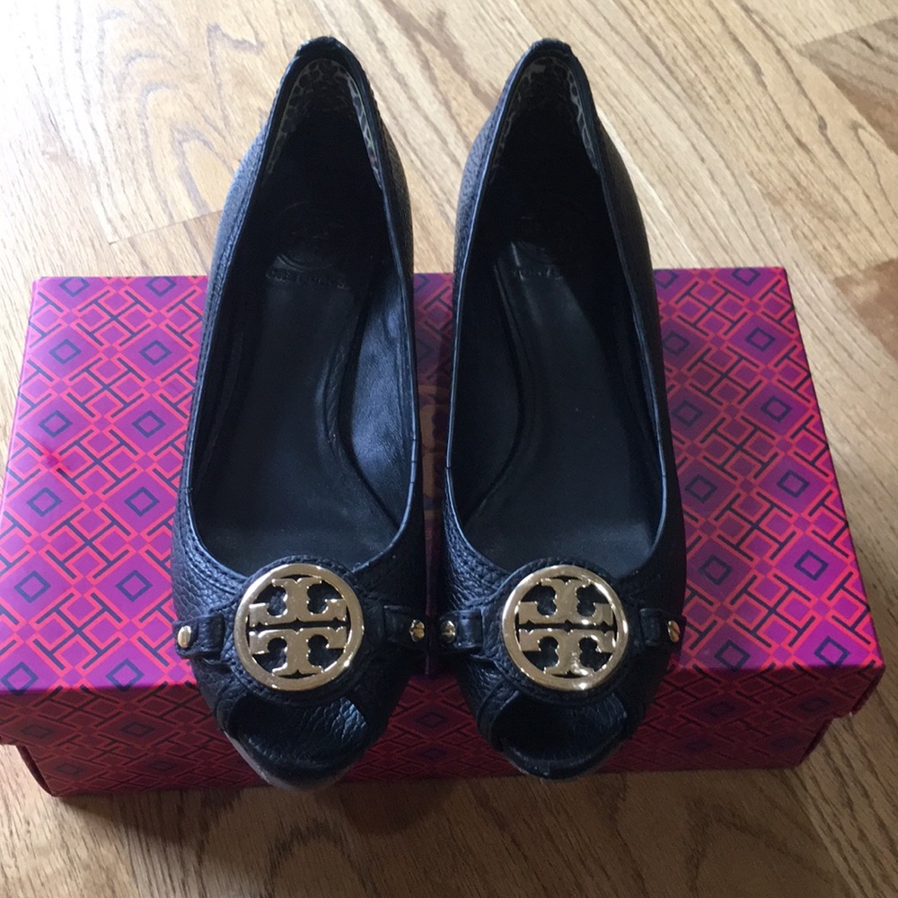 Tory Butch Women's size 8 black open toe wedge